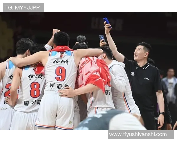 广东与新疆总决赛现场激情四溢球迷热情助阵巅峰对决